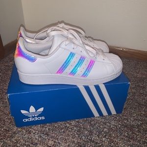 Adidas “superstar”
